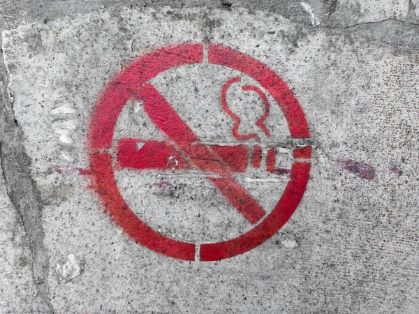 Gri Duvarda Sigara Içme Işareti Yok — Stok fotoğraf