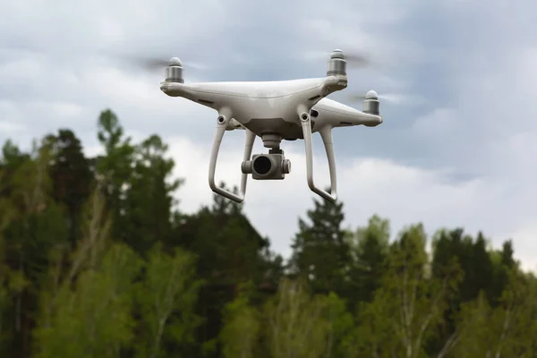 Drone Quadcopter Con Cámara Digital Imagen De Stock