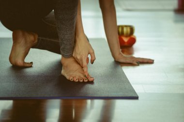 Yoga Pratik egzersiz dersi 