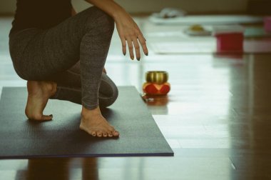 Yoga Pratik egzersiz dersi 