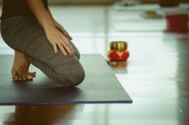 Yoga Pratik egzersiz dersi 