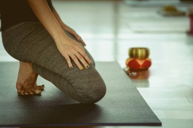 Yoga Pratik egzersiz dersi 