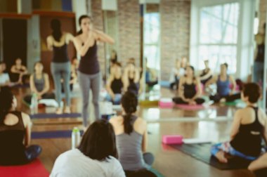 Yoga Pratik egzersiz dersi 