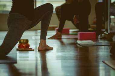 Yoga Pratik egzersiz dersi 