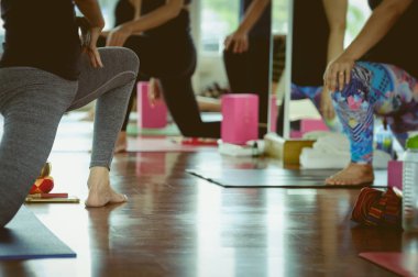 Yoga Pratik egzersiz dersi 