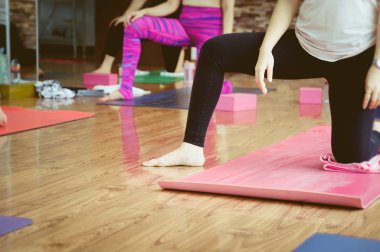 Yoga Pratik egzersiz dersi 