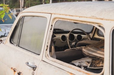 Tayland bir mola için bekleyen eski araba.