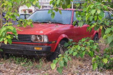 Tayland bir mola için bekleyen eski araba.