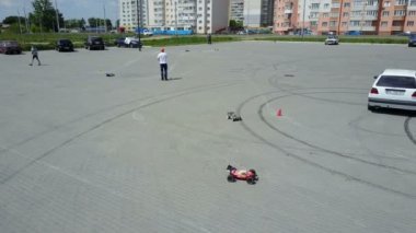 Radyo kumandalı araba için yol yarışı