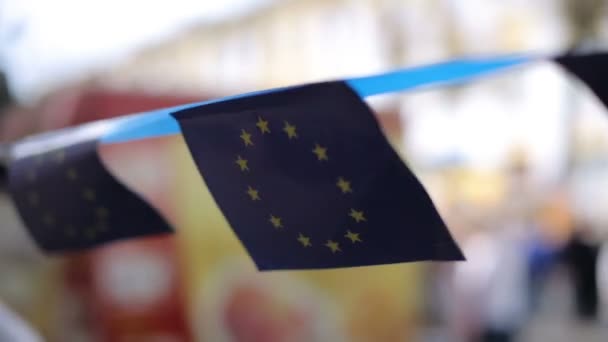 Bandera del euro en la cuerda — Vídeo de stock