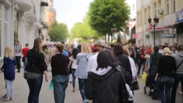 İnsanlar şehirde kütlesi — Stok video
