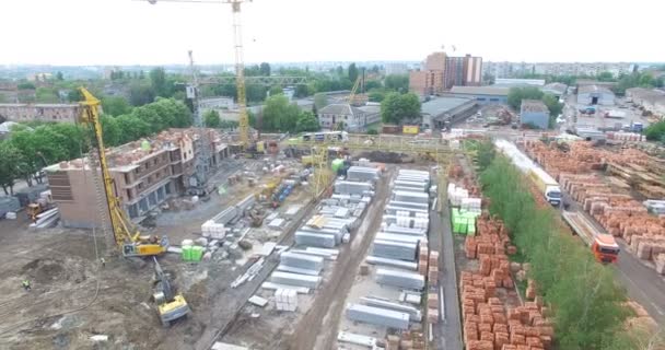 Nieuwe woningen in aanbouw — Stockvideo