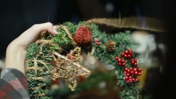 Decorazioni fatte a mano albero di Natale — Video Stock