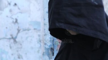 Maskeli gizemli kişi