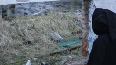 Hayalet terk edilmiş bölgedeki çocukla