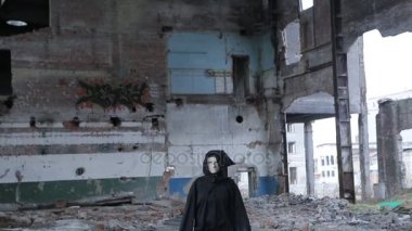 Gizemli kişi eski bir fabrika yok