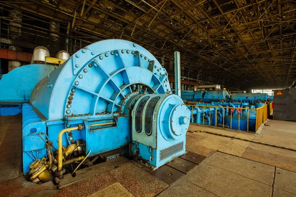 Turbinas en el compartimento del motor para turbinas de vapor de una central nuclear —  Fotos de Stock