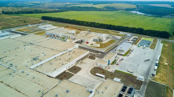 Vista aérea del edificio industrial moderno genérico alterado estilizado . — Foto de Stock