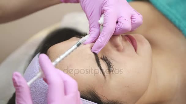 Mezoterapia Kosmetologia Kosmetyk Robi Zastrzyk Przeciwko Starzeniu Się Dla Kobiety — Wideo stockowe