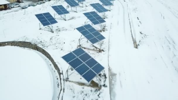 Alternative Energie Solarkraftwerk Winter Solaranlage Stadtrand — Stockvideo