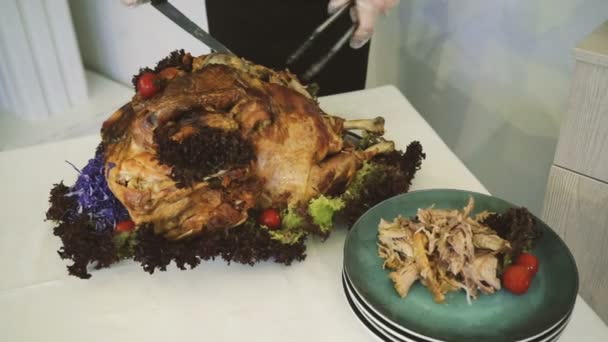 Der Saftige Putenbraten Wird Erntedankfest Stücke Geschnitten Essen Saftiges Fleisch — Stockvideo