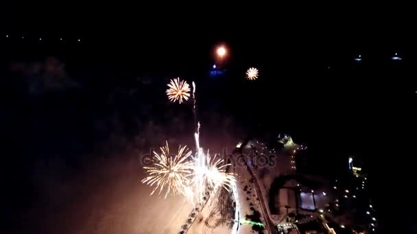 Exhibición Fuegos Artificiales Festivos Noche Mágica Invierno Vista Aérea — Vídeo de stock