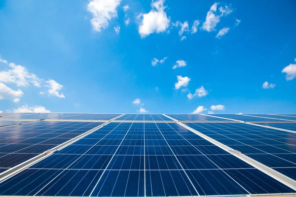Solar panels. Power station. Blue solar panels. Alternative source of electricity. Solar farm. — Stock Photo, Image