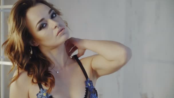 Kadın Model Çamaşırı Poz Genç Kadının Mükemmel Vücut Sihir Moda — Stok video
