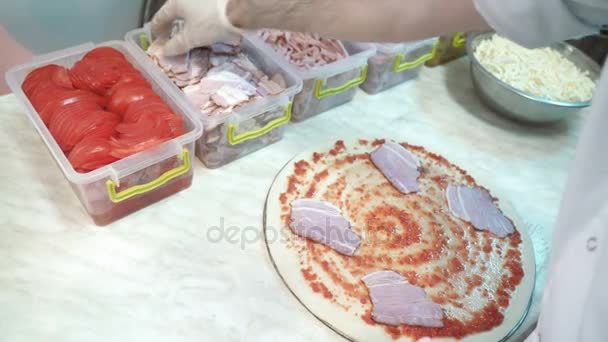 Usta Şef Pizza Hazırlanıyor Eller Eylem Biri — Stok video