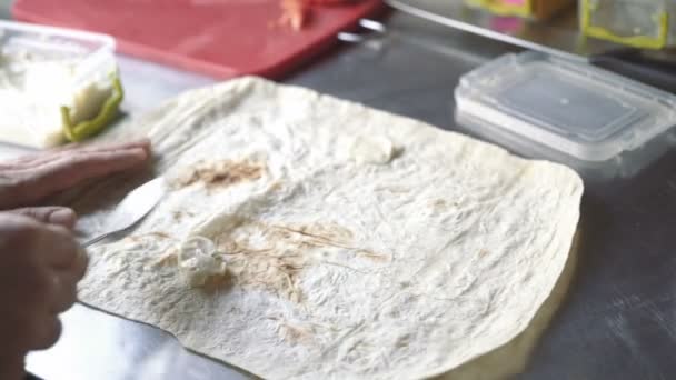 Обприскування Хліба Рулети Сир Помідори Кулінарія Шаурми — стокове відео