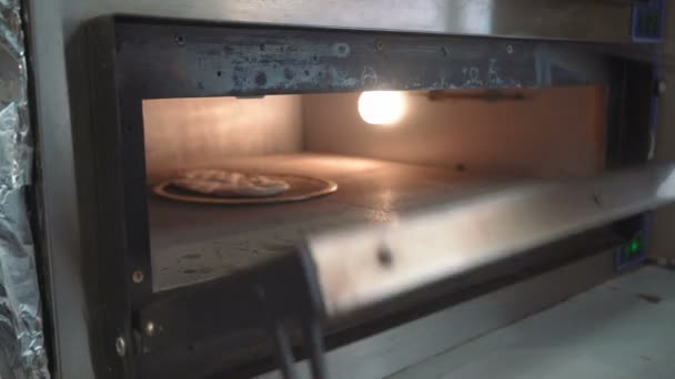 オーブンでピタパン — ストック動画