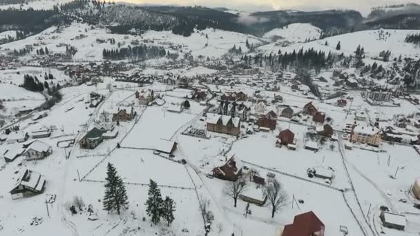冬天村庄和椅子电梯 鸟瞰图 — 图库视频影像