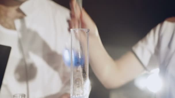 Woman Scientist Mixing Together Two Liquid Substances Experiments Chemistry Lab — Stock Video