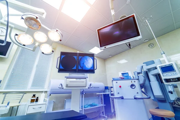 Estabelecendo tiro de tecnologicamente avançado sala de cirurgia sagacidade — Fotografia de Stock