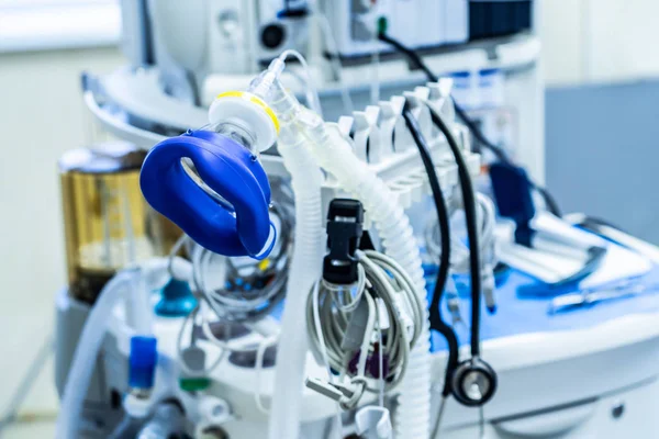 Equipo de inhalación de oxígeno en la habitación del hospital, medidor de oxígeno , — Foto de Stock