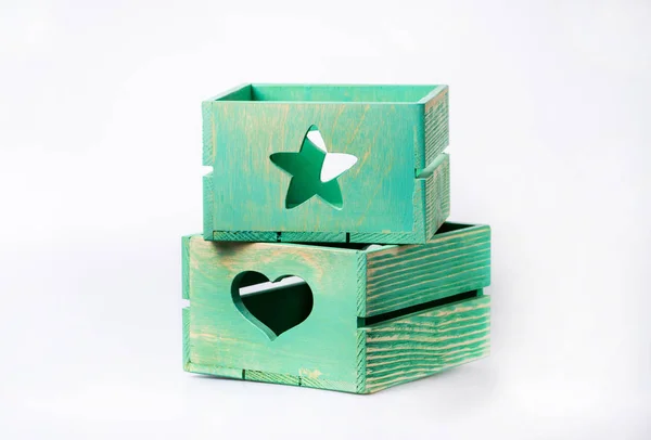 Barevné dřevěné krabice na bílém pozadí. — Stock fotografie