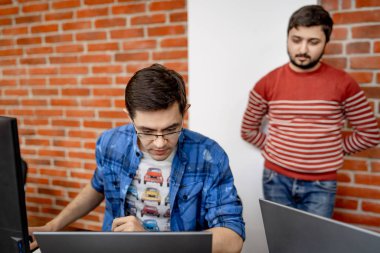 Programlama ve kodlama teknolojilerin geliştirilmesi. Web sitesi tasarımı. Şirket office programcı bir yazılımda çalışma geliştirmek.