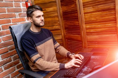 Çalışma bir yazılım geliştirme şirketi office programcı