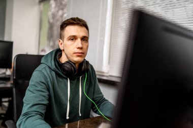 Programlama ve kodlama teknolojilerin geliştirilmesi. Web sitesi tasarımı. Şirket office programcı bir yazılımda çalışma geliştirmek.