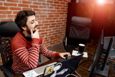 Programlama ve kodlama teknolojilerin geliştirilmesi. Web sitesi tasarımı. Şirket office programcı bir yazılımda çalışma geliştirmek.