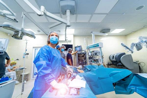 Műtőszoba Kórházban Robottechnikai Felszereléssel Gépkarsebész Futurisztikus Műtőben Minimális Invazív Sebészeti — Stock Fotó