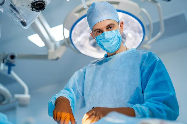Kirurg Operationssal Med Operationsutrustning Medicinskt Team Som Utför Operationen — Stockfoto