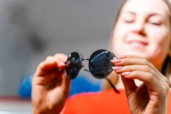 Eyeglasses Shop Woman Trying Glasses Optical Store — Stock Photo, Image