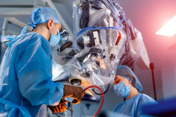 Médico Realiza Cirujano Mínimamente Invasivo Utilizando Dispositivo Robótico —  Fotos de Stock