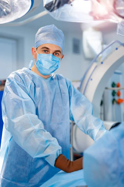 Sebész Műtőben Sebészeti Röntgennel Trauma Műtét Folyamata Orvosi Háttér — Stock Fotó