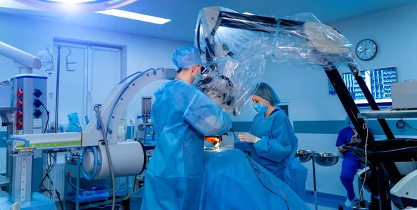 Командний Хірург Роботі Операційній Сучасне Обладнання Клініці Операційна Кімната Рентгенівським — стокове фото
