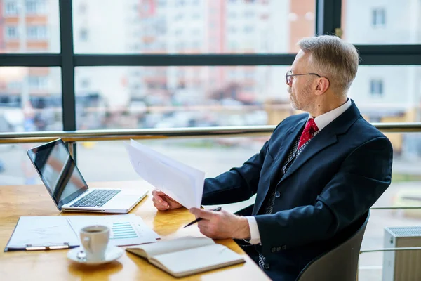 Thoughtful Middle Aged Businessman Suit Sitting Laptop Window Man Working — Stock Photo, Image