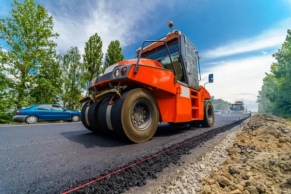 Tandem Vibrációs Görgős Tömörítő Aszfaltburkolaton Dolgozik Szelektív Hangsúly Közúti Javításra — Stock Fotó