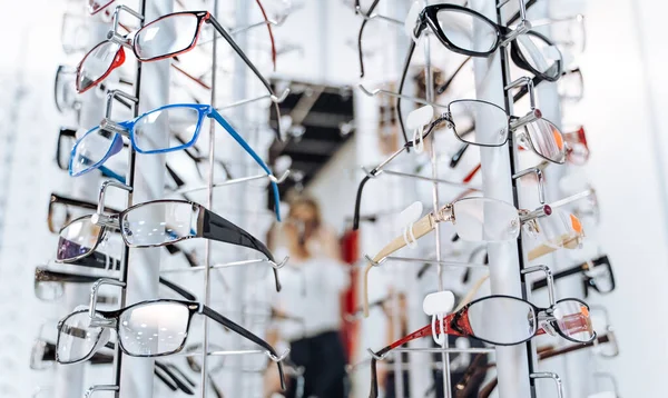 Rangée Lunettes Chez Opticien Boutique Lunettes Stand Avec Des Lunettes — Photo