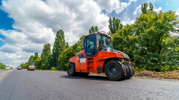 Riparazione Stradale Spianatura Nuovo Asfalto Macchine Speciali Pesanti Paver Asfalto — Foto Stock